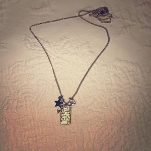 Cute necklace ✨ It’s free read description‼️